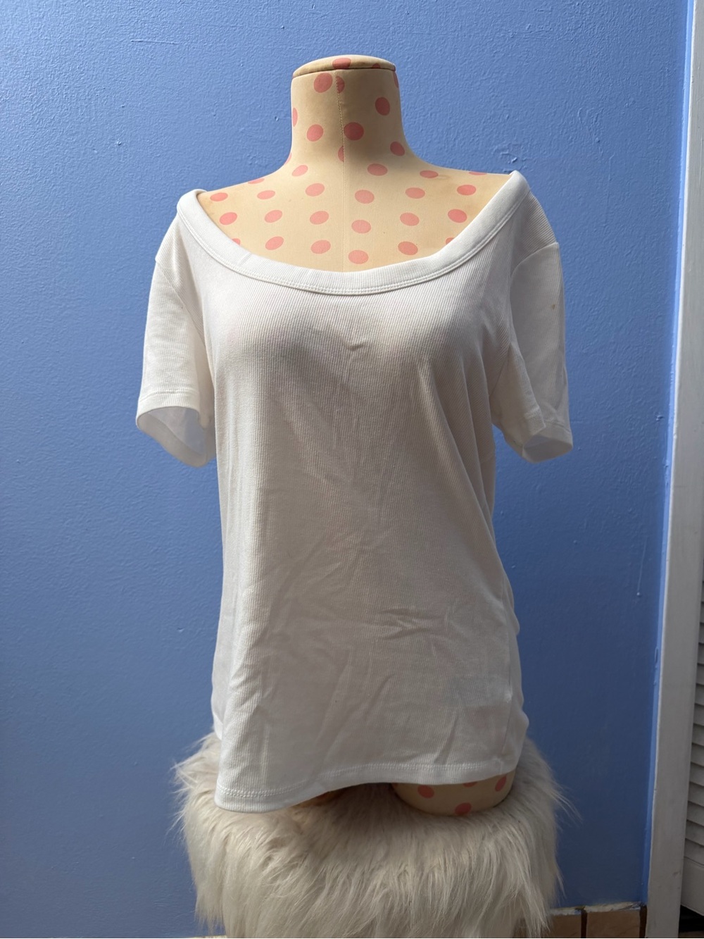 Old Navy White Ribbed Short Sleeve Tee